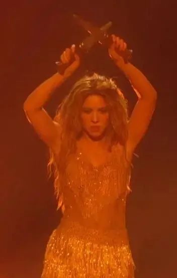 图片[1]-性感天后出大事了？！-同舟