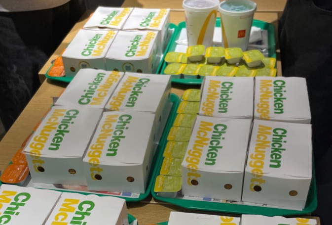 オタク「マックでチキンナゲット300個頼んだらどうなるんやろ」 → 結果ｗｗｗｗｗ-同舟