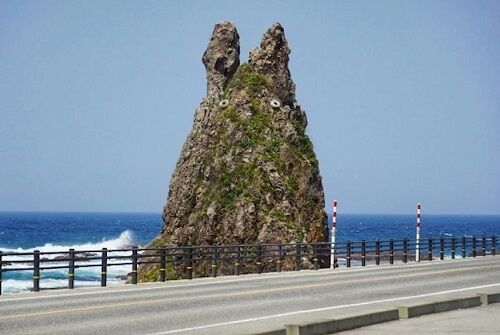石川県にある「トトロ岩」、崩落してとんでもないことになってしまう…-同舟