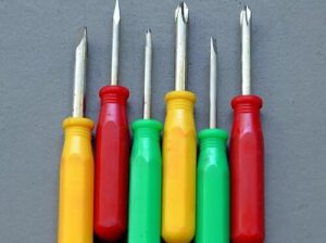 国会議員さん、ドライバーでPCを破壊して証拠隠滅へｗｗｗｗ-同舟