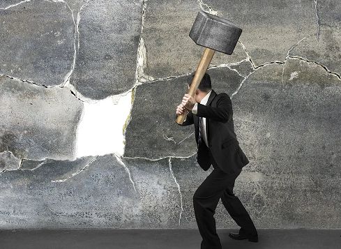 ハローワークのパソコン14台を、◯◯を使って破壊した男を逮捕！何があったんだよ…-同舟