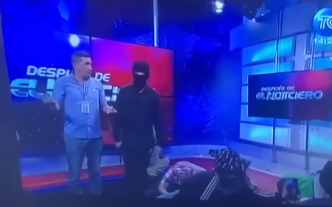 とあるテレビ番組の生放送中に、前代未聞のヤバすぎる放送事故が発生・・・-同舟