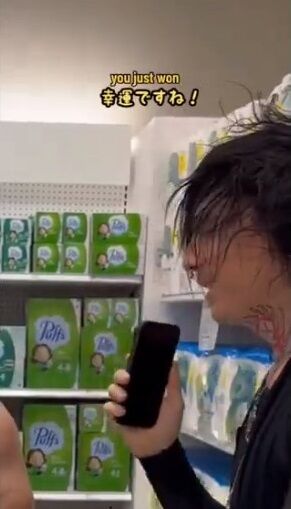 图片[5]-【ゲスの極み】海外ユーチューバー「一般客に万引きしたAirPodsをプレゼントしたろｗ」→まさかの結末に・・・-同舟