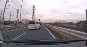 投資家さん「危険運転に遭遇した！！晒す！！」→ドラレコを確認した結果、自分の方が危険行為役満だったと判明してツッコミ殺到。大炎上へｗｗｗｗｗｗ-同舟