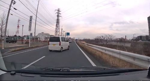 投資家さん「危険運転に遭遇した！！晒す！！」→ドラレコを確認した結果、自分の方が危険行為役満だったと判明してツッコミ殺到。大炎上へｗｗｗｗｗｗ-同舟