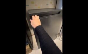 アイリスオーヤマの冷蔵庫、あまりにもヤバすぎる　交換してこれが届くってどういうこと・・・-同舟