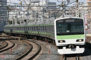 JR東日本の車掌、中指を立てて煽っている瞬間を撮影・拡散されてしまう・・・これはダメだろ・・・-同舟