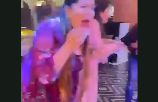 とある飲食店の店員「客に料理って嘘ついてドライアイス提供したらどうなるんだろう」 → ヤバイことになる・・・-同舟