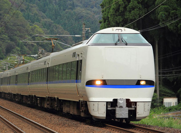 特急「サンダーバード」がラストランを迎える→社内で外国人が車掌を突き飛ばすトラブルが発生…-同舟