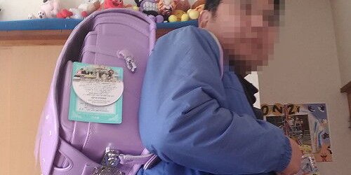 【アカン…】娘のランドセルを背負って炎上した父親、過去ツイートから娘に性的虐待してる疑惑が浮上-同舟