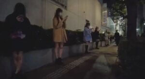 立ちんぼ嬢、定期的に◯◯してくるチー牛のせいで好戦的になっている模様・・・-同舟