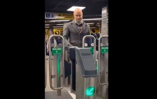 NY市「無賃乗車多すぎるから最強の改札機作ったった。これで安泰や！」→結果ｗｗｗｗｗｗ-同舟