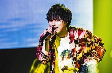 若者に人気のロックバンド『Novelbright』・竹中雄大さん、フェスのライブ中にスマホをいじる女性客にブチギレ…「見る気無いなら外出ろや」-同舟