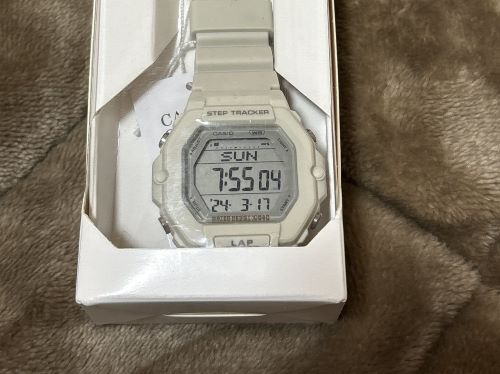 【悲報】X民「彼氏くんが買ってくれた誕生日プレゼント！」ﾊﾟｼｬ→夜職や婚活女性から「ショボすぎる」と非難殺到で炎上してしまう・・・お前ら、心が貧しすぎるだろ・・・-同舟