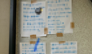 「お母さんなんて要らない!」と家出した娘(8歳)に言われた母親さん、玄関にとんでもない物を貼って賛否両論に・・・-同舟