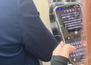 満員電車に乗ってる女性「近くの女性がスマホで何か打ち込んでる!ちょっと覗いちゃおw」 → ヤバすぎることが書かれてて泣く・・・-同舟