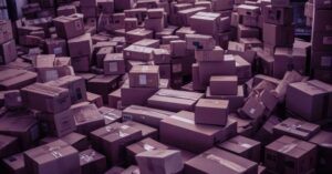 X民「フランスで宛先不明だったり倉庫で埋もれてしまった宅配物はこうなります」パシャッ→あまりにも闇が深すぎると話題に・・・-同舟