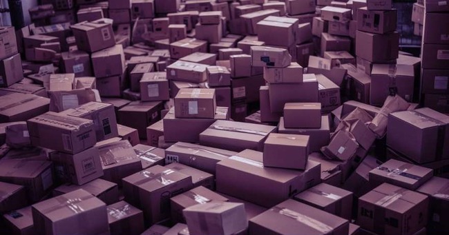 X民「フランスで宛先不明だったり倉庫で埋もれてしまった宅配物はこうなります」ﾊﾟｼｬｯ→あまりにも闇が深すぎると話題に・・・-同舟