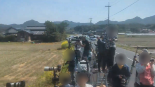 多数の撮り鉄さん、迷惑行為で列車を臨時停車させる→10分以上遅延して大変なことに・・・-同舟