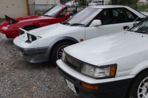【注意喚起】古いスポーツカーを所有するX民に外国人が「車売ってくれ」の一点張り→断っても全く帰ってくれず警察を呼ぼうとすると、最悪の事態に・・・-同舟