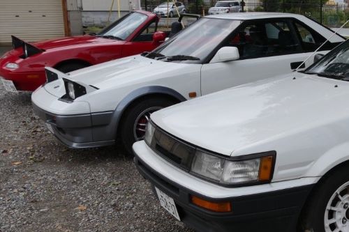 【注意喚起】古いスポーツカーを所有するX民に外国人が「車売ってくれ」の一点張り→断っても全く帰ってくれず警察を呼ぼうとすると、最悪の事態に・・・-同舟