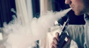 電子タバコを4年間吸い続けた女性、肺に異常を感じて検査した結果・・・うわああああああああああ-同舟